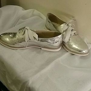 Arizona Jeand Silver saddle shoes
